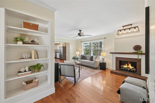 2664 Sanders Drive, St Louis, MO 63129