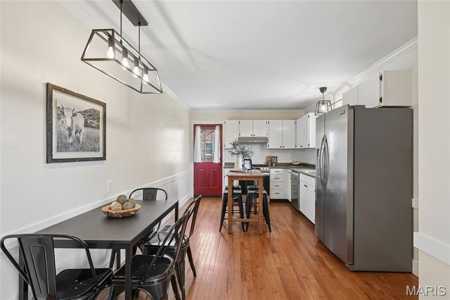 2664 Sanders Drive, St Louis, MO 63129