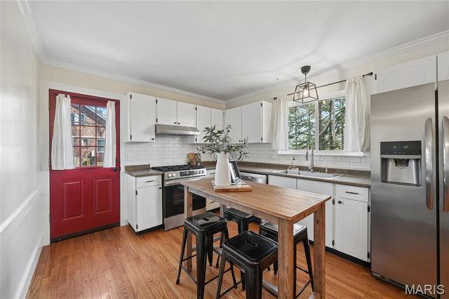 2664 Sanders Drive, St Louis, MO 63129