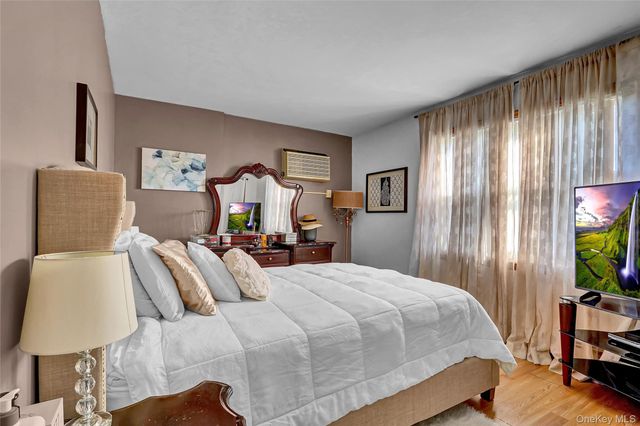 150-27 16th Road, Whitestone, NY 11357