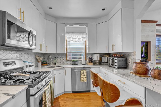 150-27 16th Road, Whitestone, NY 11357