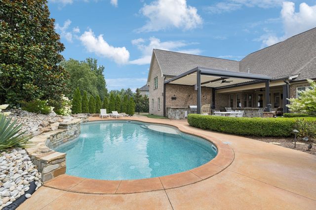 1416 Orchard Hill Ln, Arrington, TN 37014