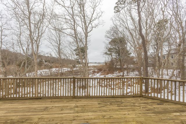 15 Beach Street, Teaticket, MA 02536