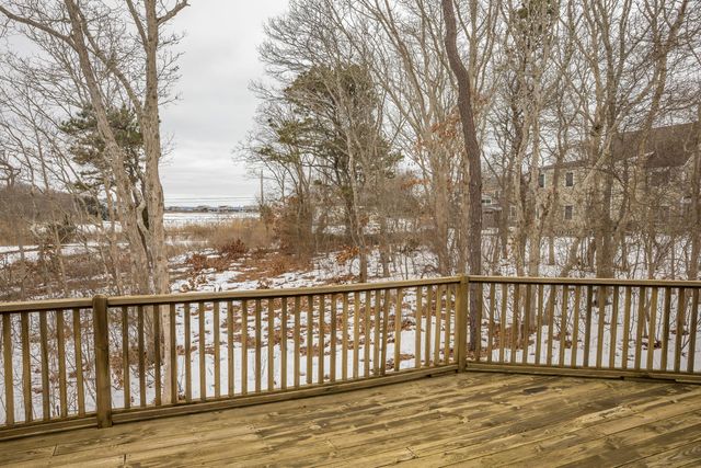 15 Beach Street, Teaticket, MA 02536