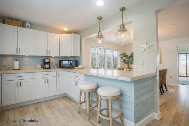 15 Beach Street, Teaticket, MA 02536