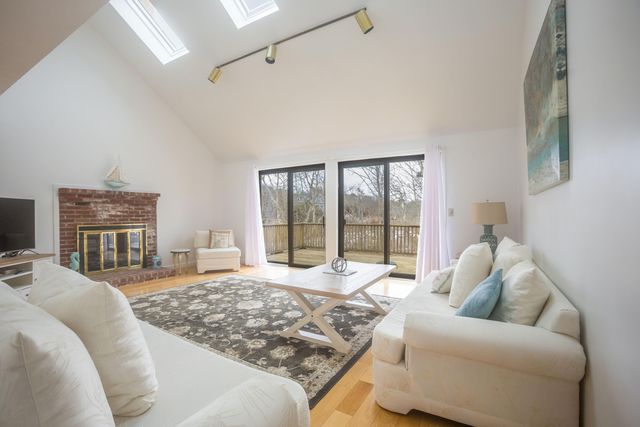 15 Beach Street, Teaticket, MA 02536