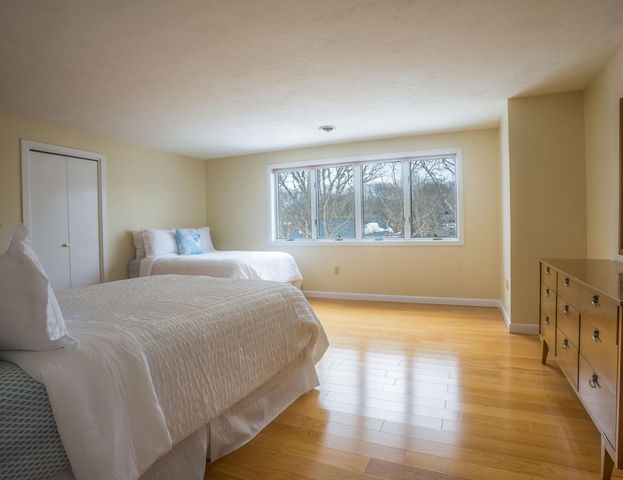 15 Beach Street, Teaticket, MA 02536