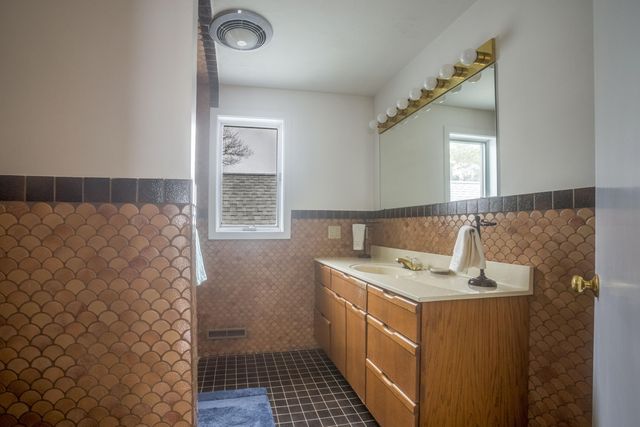 15 Beach Street, Teaticket, MA 02536