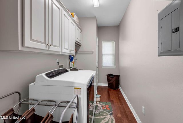807 Woodglen Drive, Ocean Springs, MS 39564
