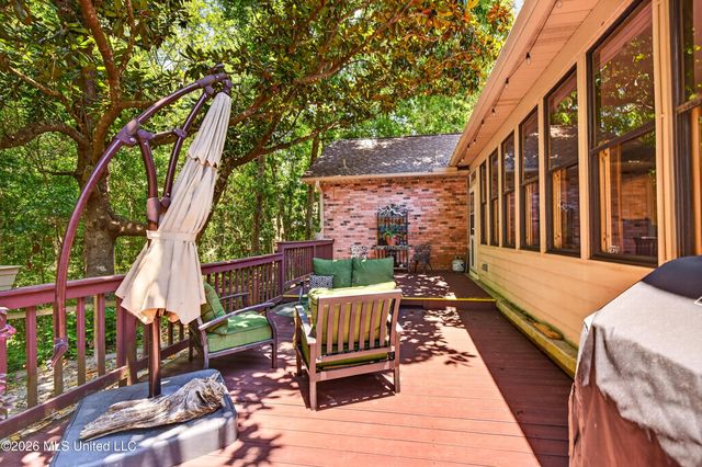 807 Woodglen Drive, Ocean Springs, MS 39564