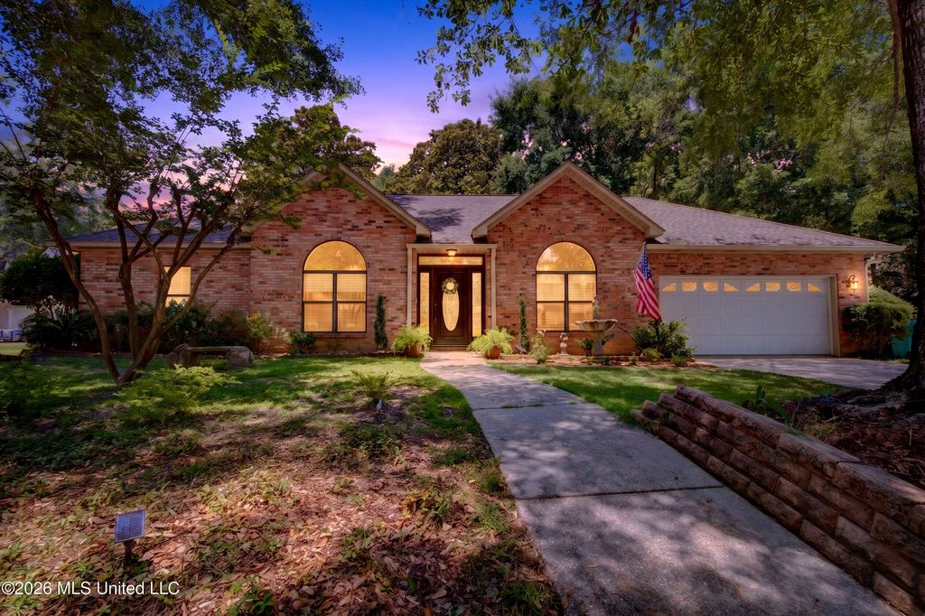 807 Woodglen Drive, Ocean Springs, MS 39564