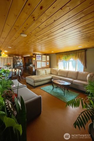 700 Crosby Avenue #84, Oak Harbor, WA 98277