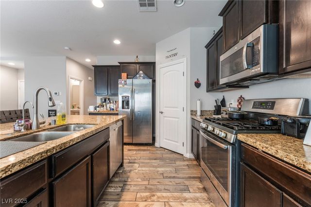 6749 Browns Bay Court, Las Vegas, NV 89149