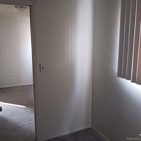 18411 Meyers Road, Detroit, MI 48235