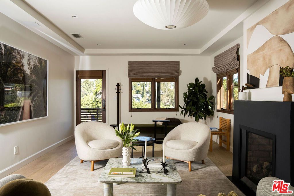 Image 10 of property listing at 1319 Mccollum Street, Los Angeles, CA 90026