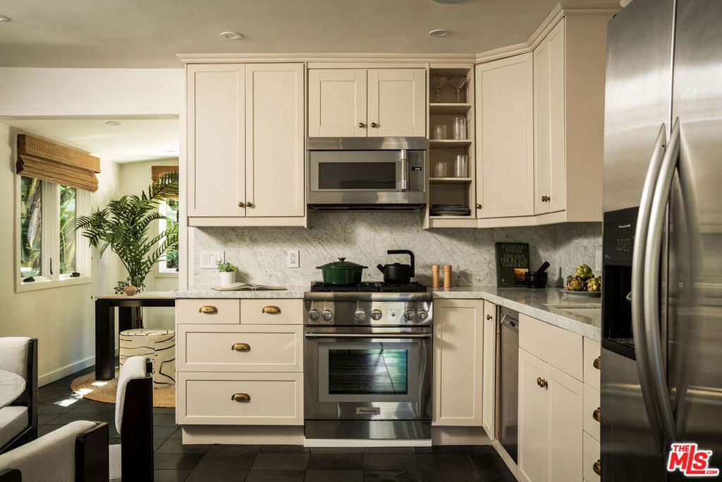 Image 14 of property listing at 1319 Mccollum Street, Los Angeles, CA 90026
