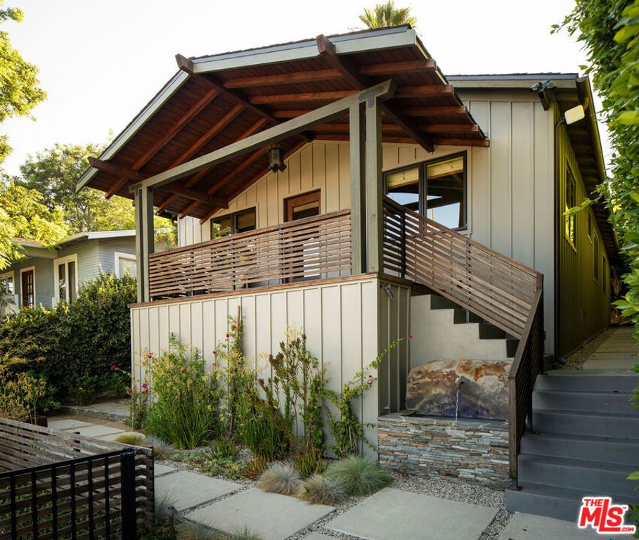 Image 8 of property listing at 1319 Mccollum Street, Los Angeles, CA 90026