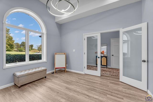 3315 NW 49th TER, Topeka, KS 66618