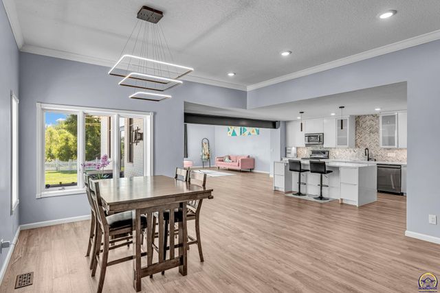 3315 NW 49th TER, Topeka, KS 66618