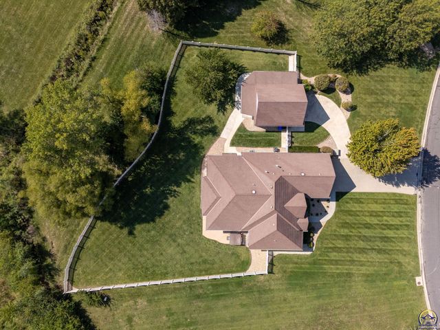 3315 NW 49th TER, Topeka, KS 66618