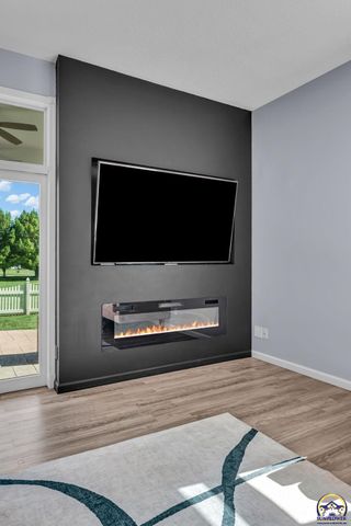 3315 NW 49th TER, Topeka, KS 66618