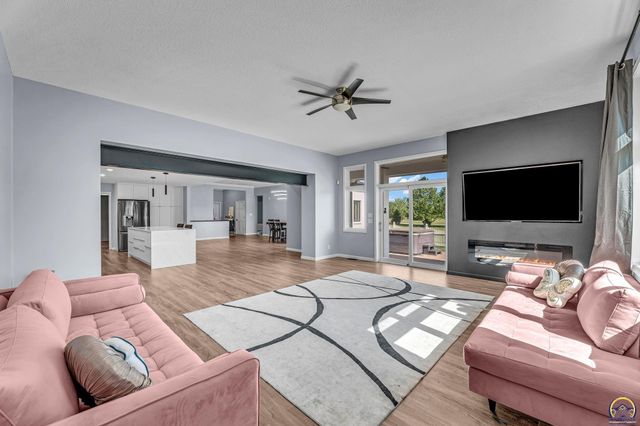 3315 NW 49th TER, Topeka, KS 66618