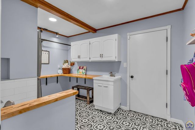 3315 NW 49th TER, Topeka, KS 66618