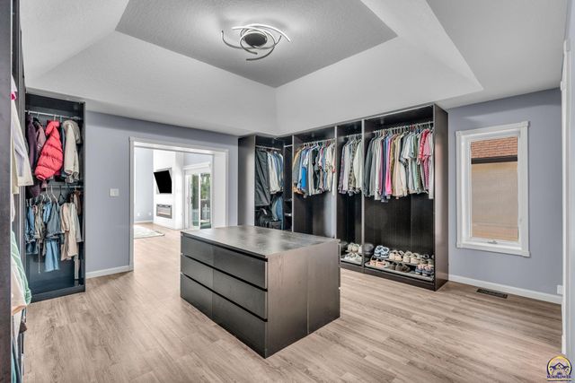 3315 NW 49th TER, Topeka, KS 66618