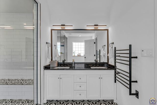 3315 NW 49th TER, Topeka, KS 66618