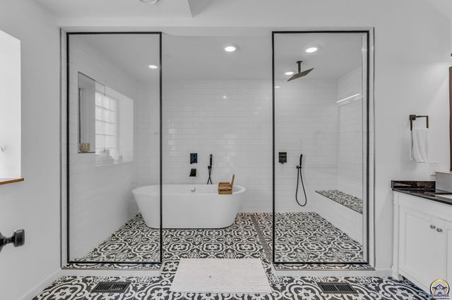 3315 NW 49th TER, Topeka, KS 66618