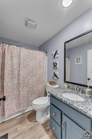 3315 NW 49th TER, Topeka, KS 66618