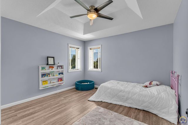 3315 NW 49th TER, Topeka, KS 66618