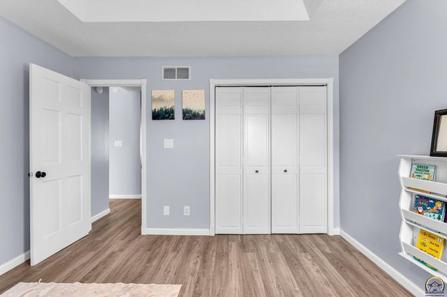 3315 NW 49th TER, Topeka, KS 66618