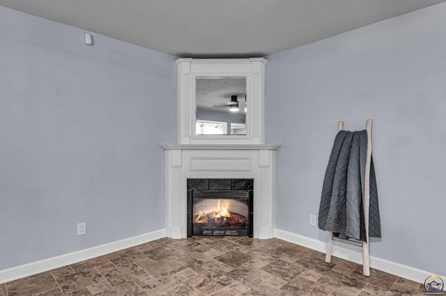 3315 NW 49th TER, Topeka, KS 66618