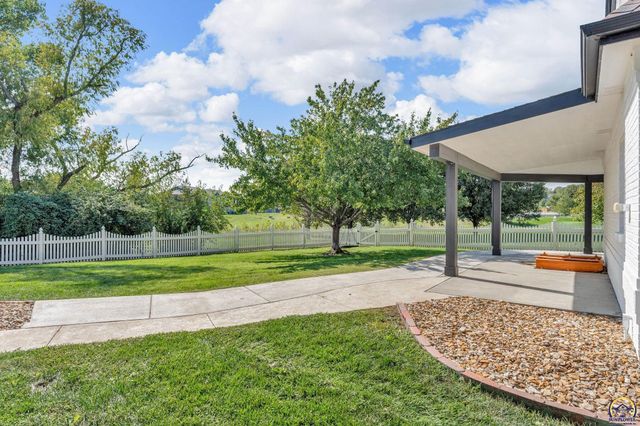 3315 NW 49th TER, Topeka, KS 66618