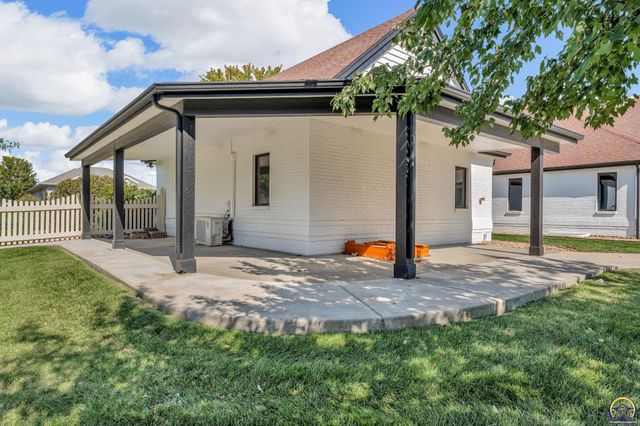 3315 NW 49th TER, Topeka, KS 66618