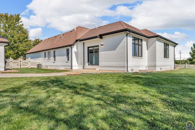 3315 NW 49th TER, Topeka, KS 66618