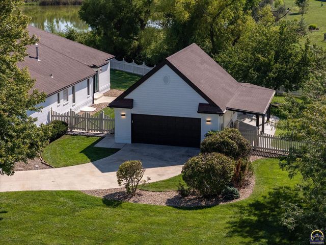 3315 NW 49th TER, Topeka, KS 66618