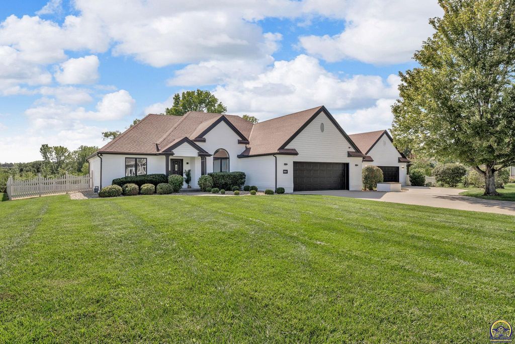 3315 NW 49th TER, Topeka, KS 66618