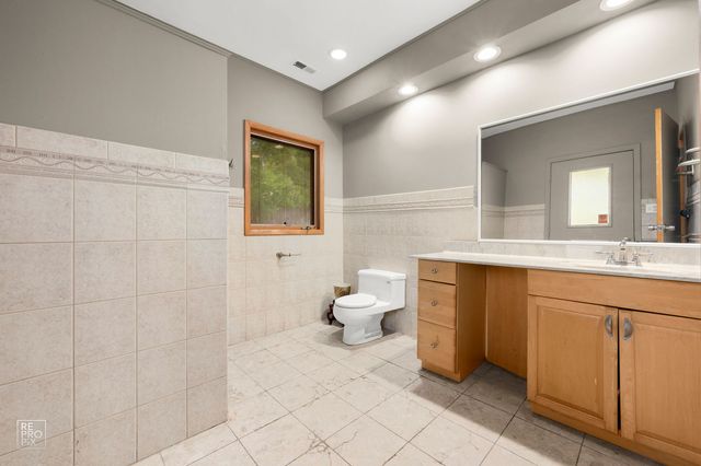 16W721 Red Oak Street, Bensenville, IL 60106