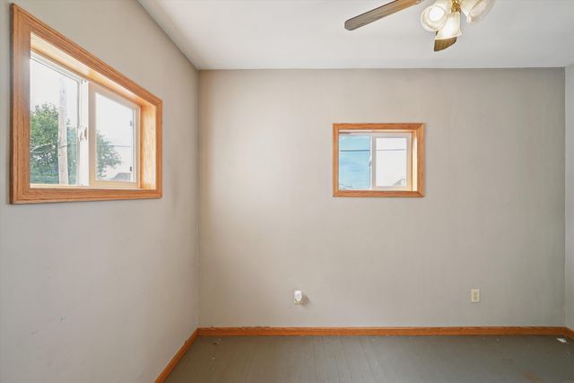 112 E Tuttle Street, Norway, IA 52318