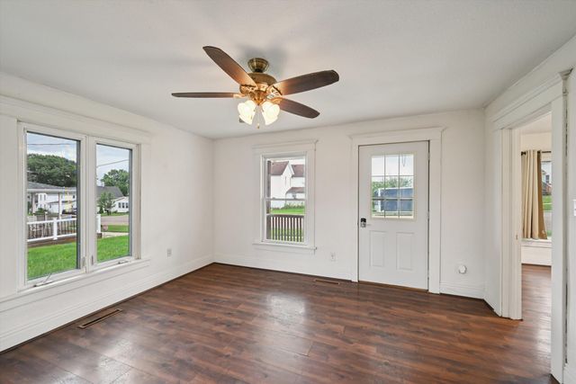 112 E Tuttle Street, Norway, IA 52318