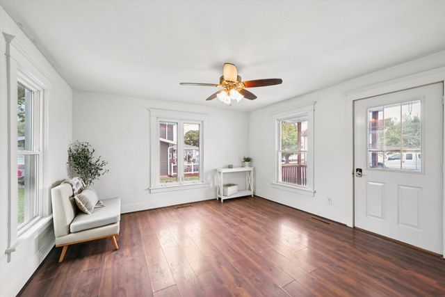 112 E Tuttle Street, Norway, IA 52318