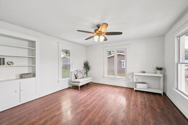 112 E Tuttle Street, Norway, IA 52318