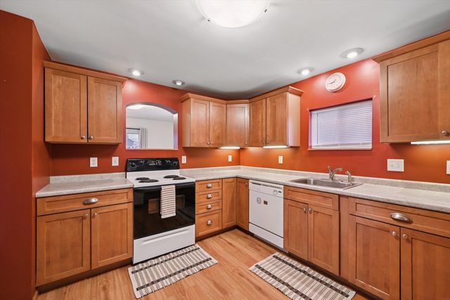 112 E Tuttle Street, Norway, IA 52318