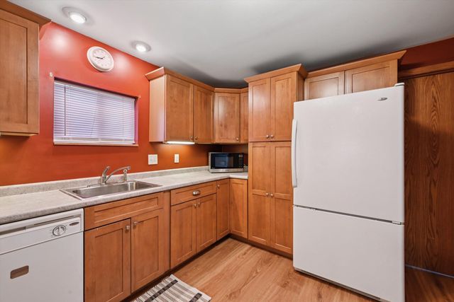 112 E Tuttle Street, Norway, IA 52318