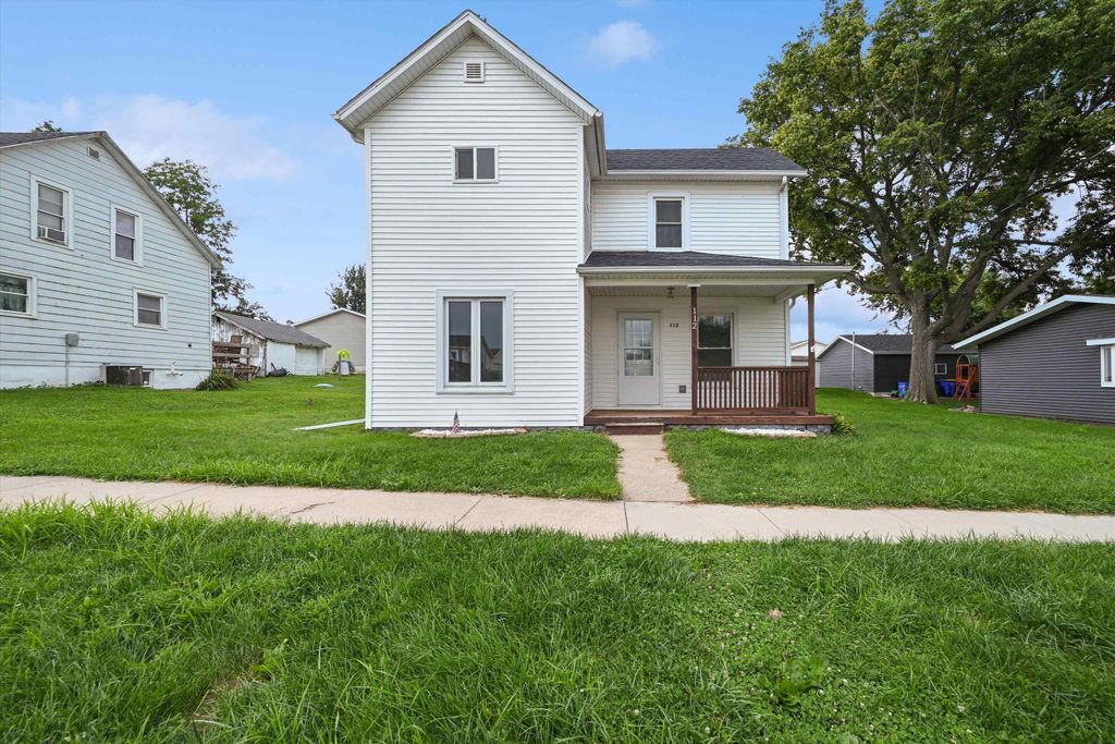 112 E Tuttle Street, Norway, IA 52318