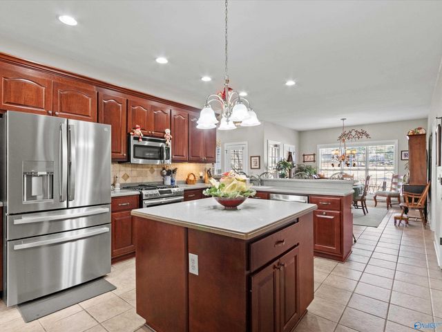 7102 Lost Pond Circle SE, Owens Cross Roads, AL 35763