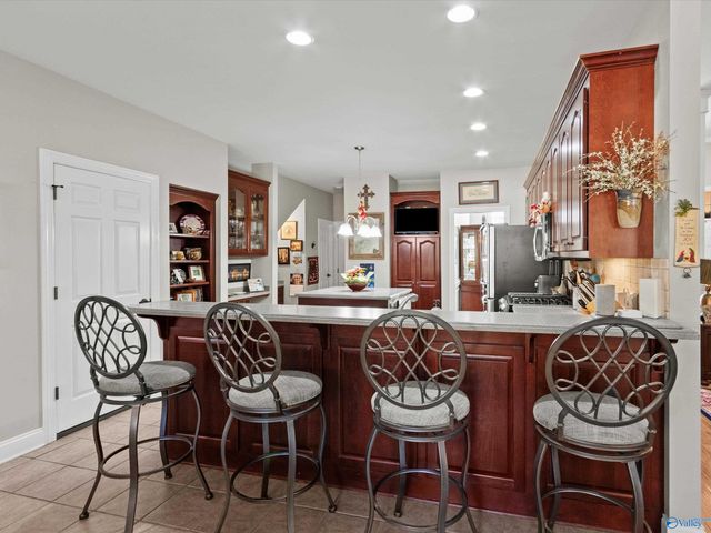 7102 Lost Pond Circle SE, Owens Cross Roads, AL 35763