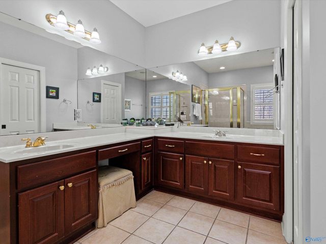 7102 Lost Pond Circle SE, Owens Cross Roads, AL 35763